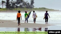 Почти взрослые: Девушки-серферы из Бангладеш