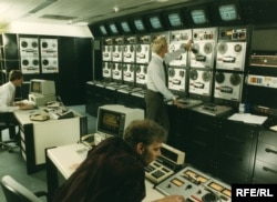 Из этого помещения Радио Свободы в Мюнхене шел радиосигнал на два десятка стран и республик за "железным занавесом" в 1980-х годах. В 1994 году Вацлав Гавел предложил корпорации Радио Свободная Европа/Радио Свобода переехать в Прагу, что и случилось в 1995 году