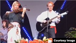 Михаил Лощинин на сцене