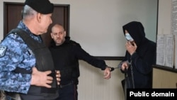 Алексей Чеботарев из ОПГ киллеров-спецназовцев в суде (крайний справа)