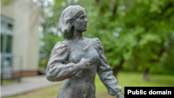 Памятник Дарье Дугиной 