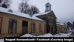 Библиотечный флигель имения баронов Николаи в парке Монрепо Выборга