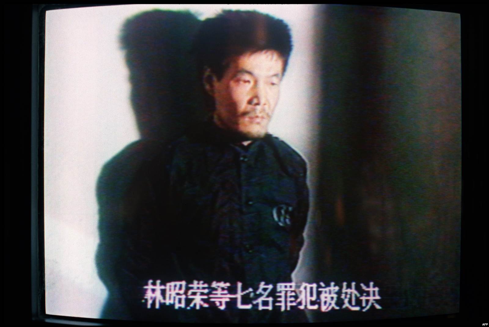 Один из активистов, приговоренных к смертной казни, на экране национального телевидения