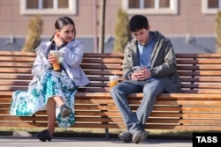 Люди на улицах Грозного